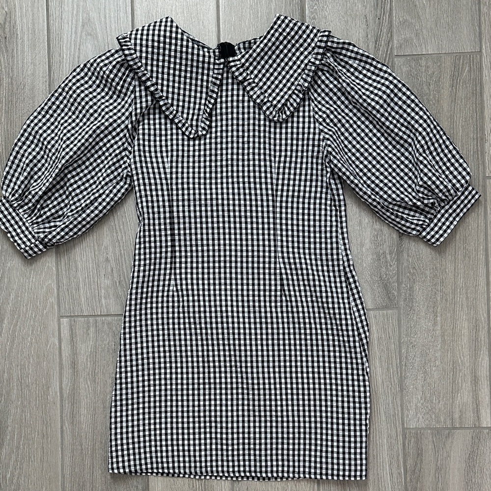 Elegant Black and White Gingham Long Sleeve Dress